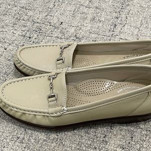 GORGEOUS VINTAGE LOAFERS.